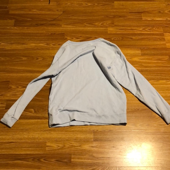 A sweater - Picture 2 of 2